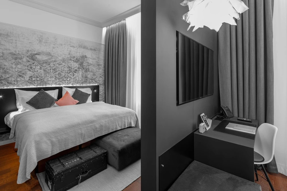 Double Junior Suite (full double bed)