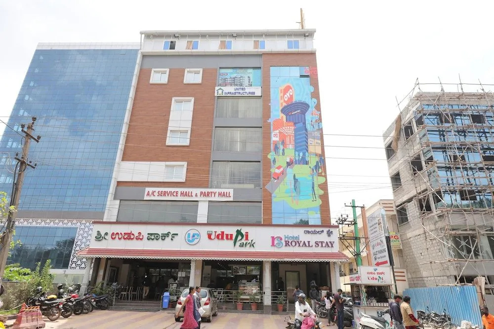 OYO 15505 Royal Stay