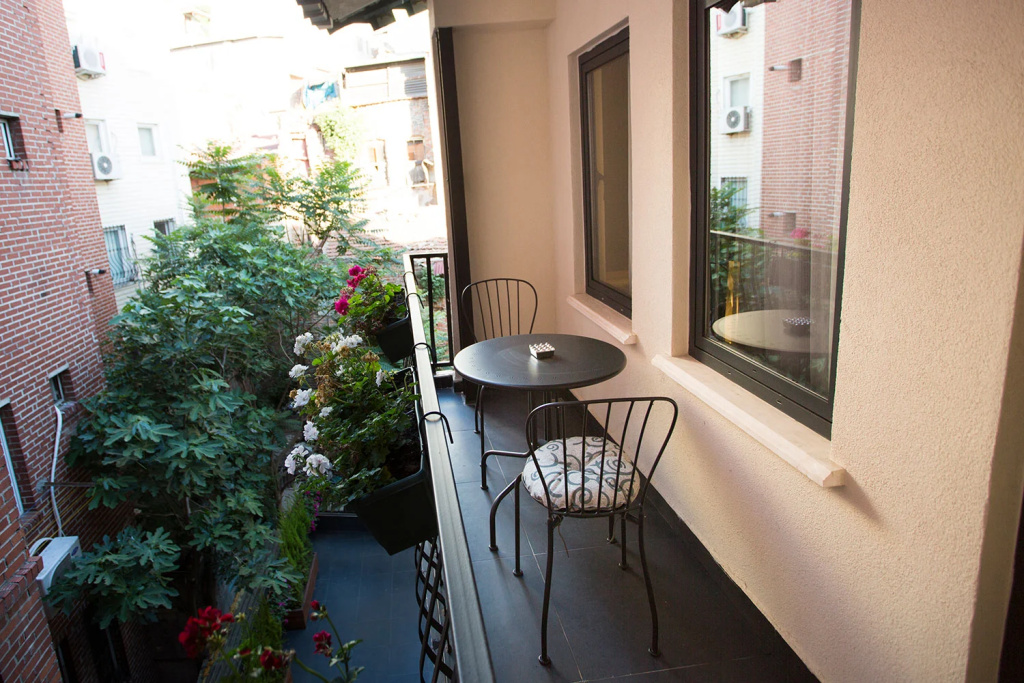 Balcony & Terrace