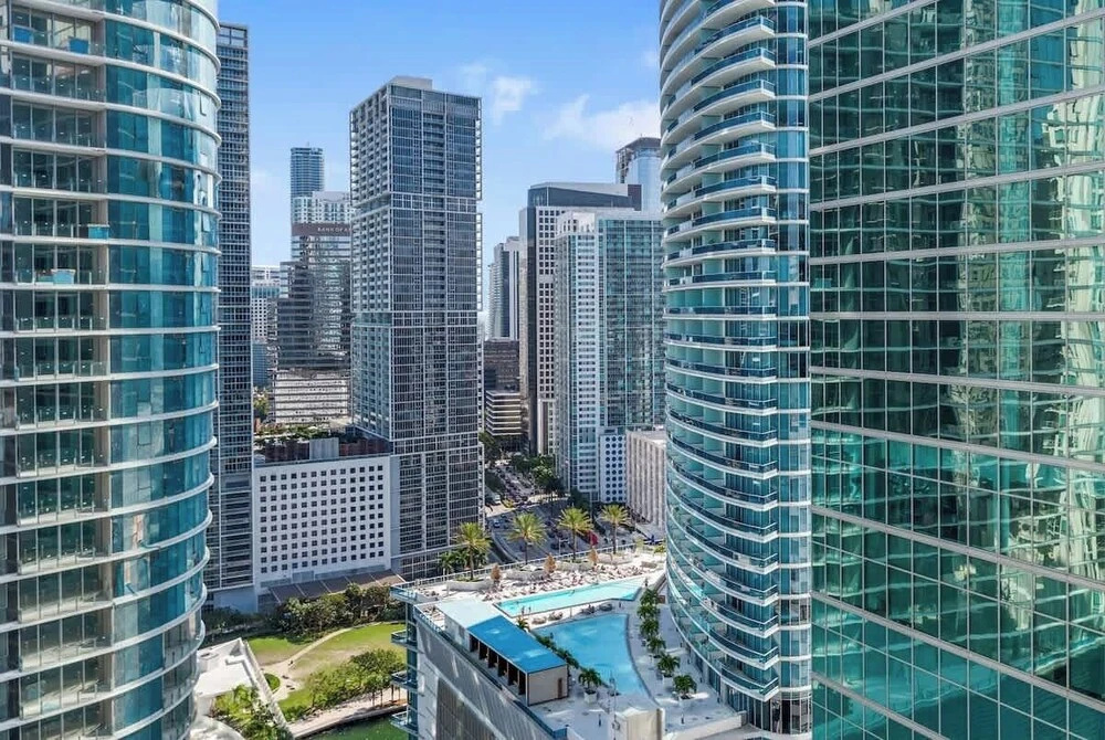 Brickell 1BR Skyline Balcony Corner Suite Walkable to City Centre Luxepad