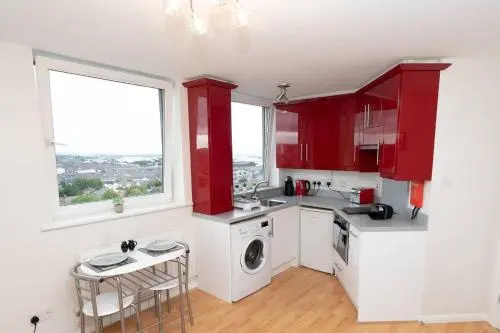Beautiful 1BD Apt. Close to Everything w/ Views!