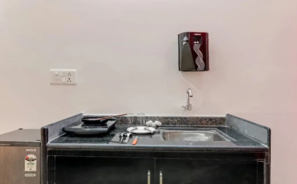 Home Alluring Studio By OYO Rooms - фото 12