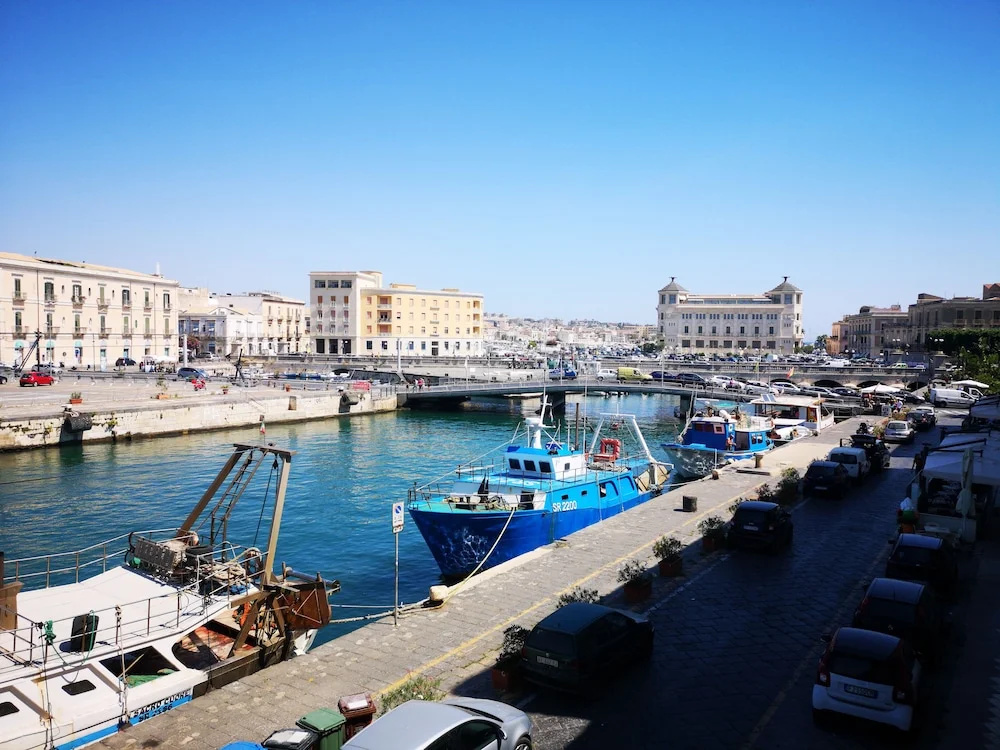 Superior Double room with balcony and with sea view (full double bed)