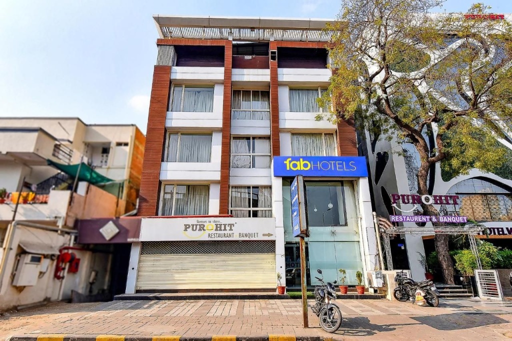 OYO Rooms Ahmedabad Maninagar Station