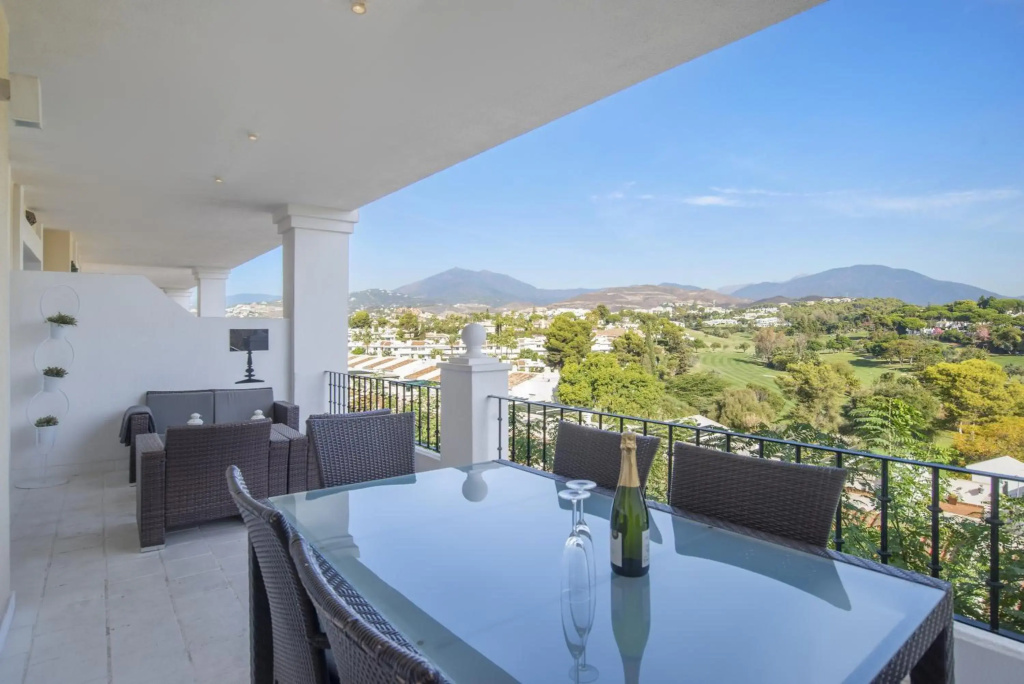 2 bedroom apartment next to porto