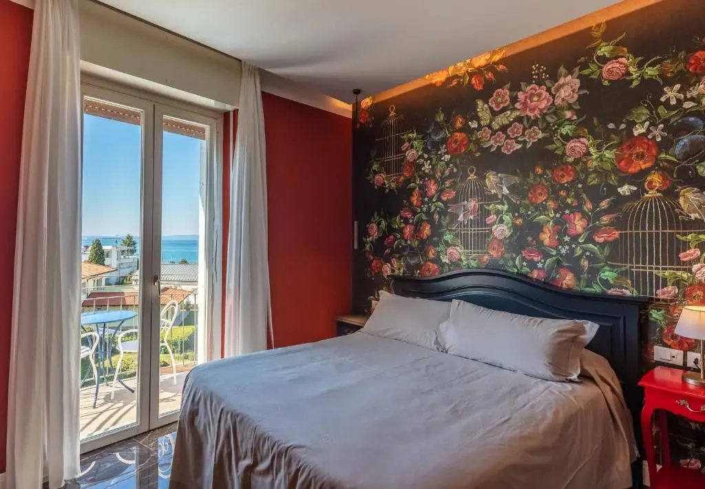 Standard Single room with lake view