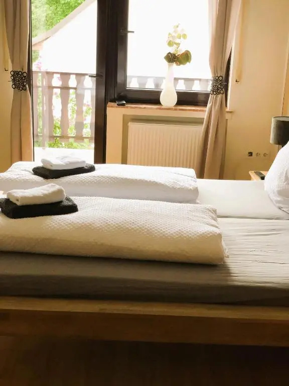 Pension zur Quelle - Chambres