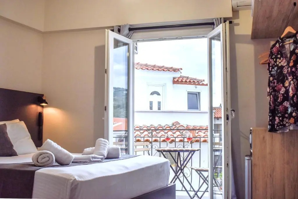 Deluxe Double room with balcony (full double bed)