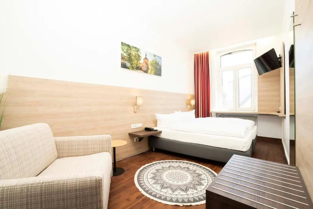 Classic Double room (full double bed)