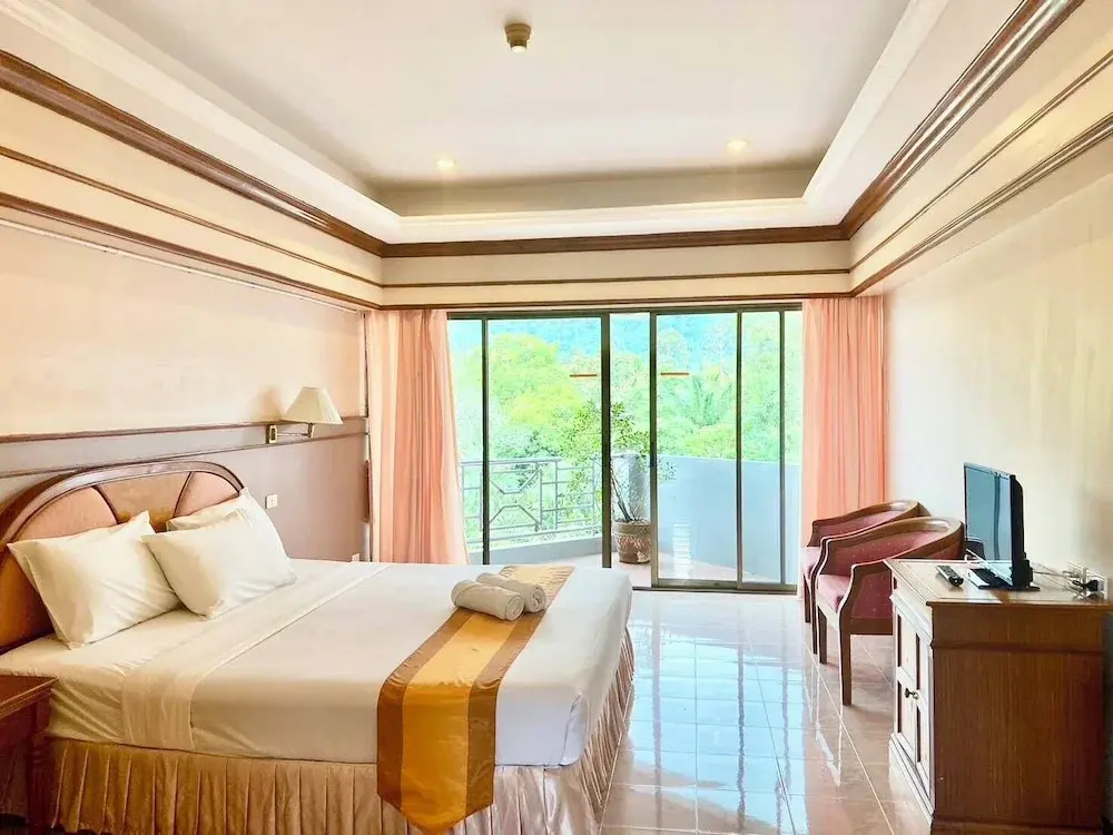 Standard room with balcony and with mountain view