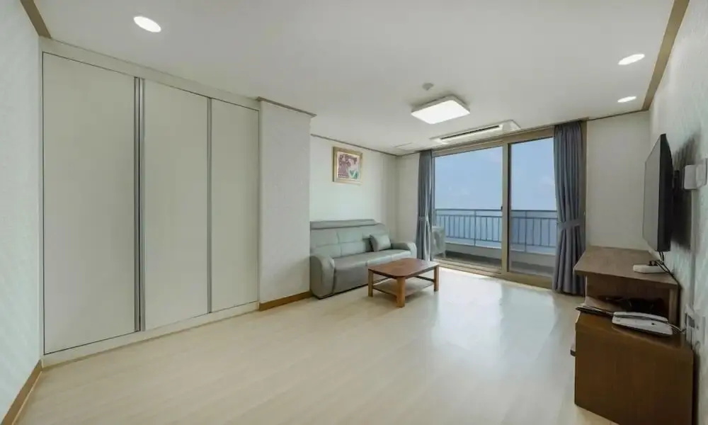 Standard Double room with balcony and with ocean view (full double bed)