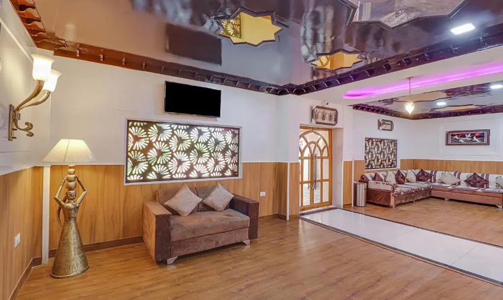 Lobby & Reception