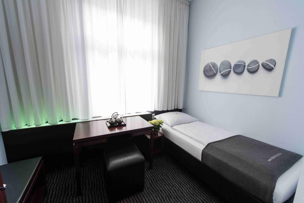 Одноместный номер Standard в Concorde Hotel