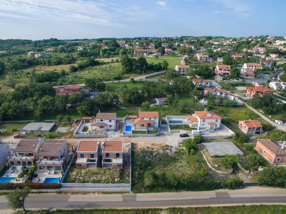 Apartment with Common Pool, Balcony, & Barbecue in Mali Maj near Porec