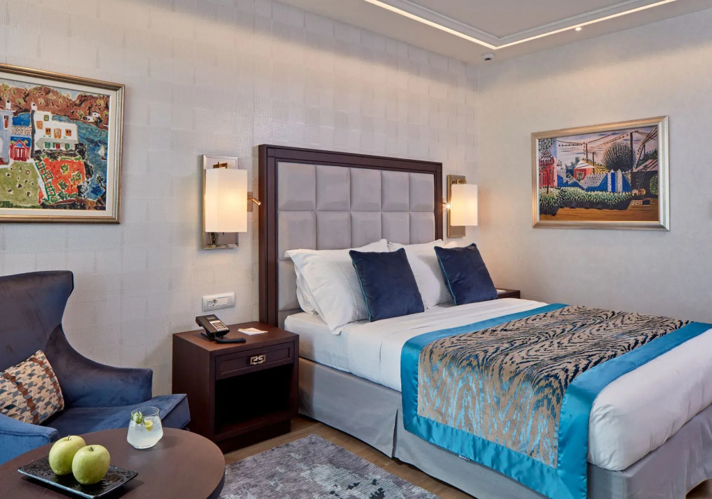 Superior Connecting room