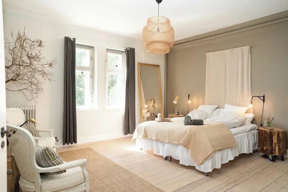 Deluxe Double room with park view full double bed