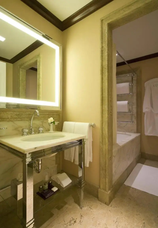 Double Junior Suite (full double bed)