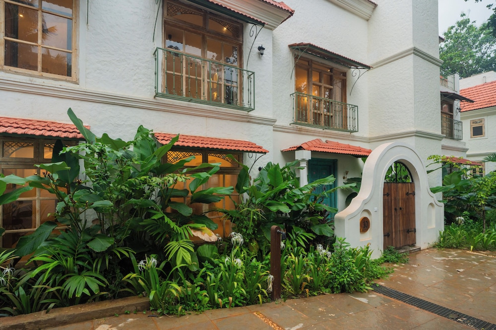 ELIVAAS Amayah Rasa 4 BHK Villa