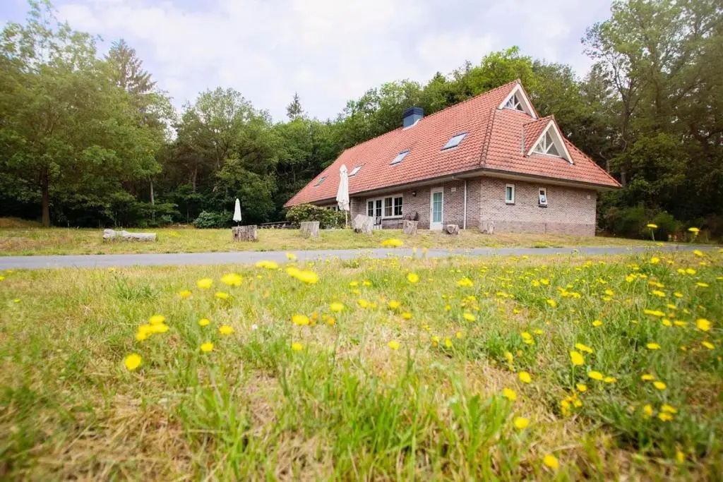 4 Bedrooms Cottage
