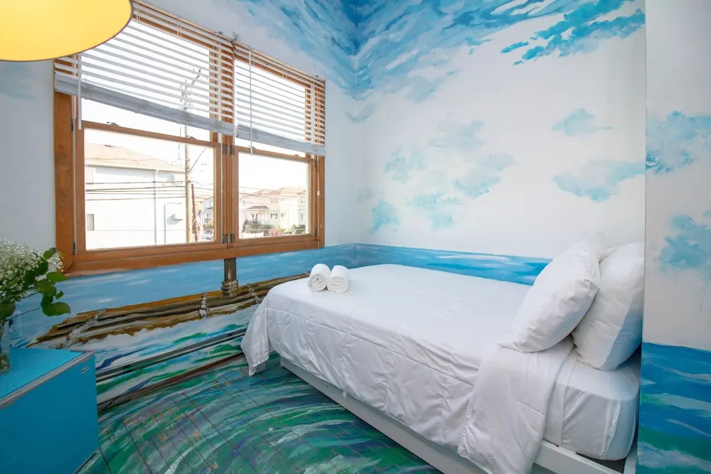 The High Tide Studio #6 Studio Bedroom Hotel Room by Redawning