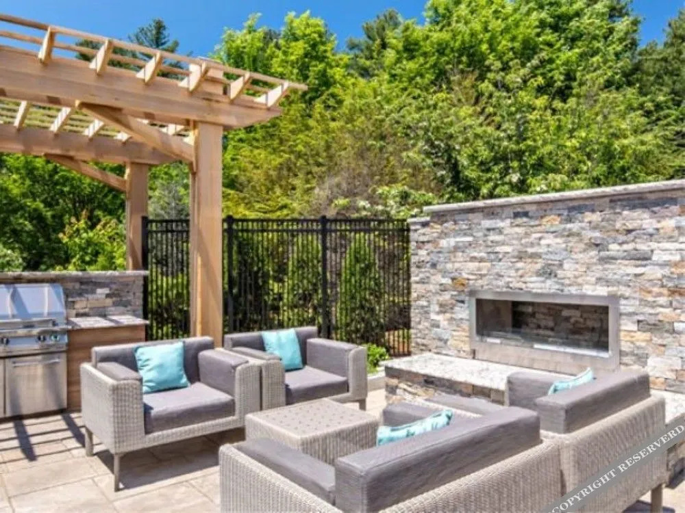 Global Luxury Suites At Waltham