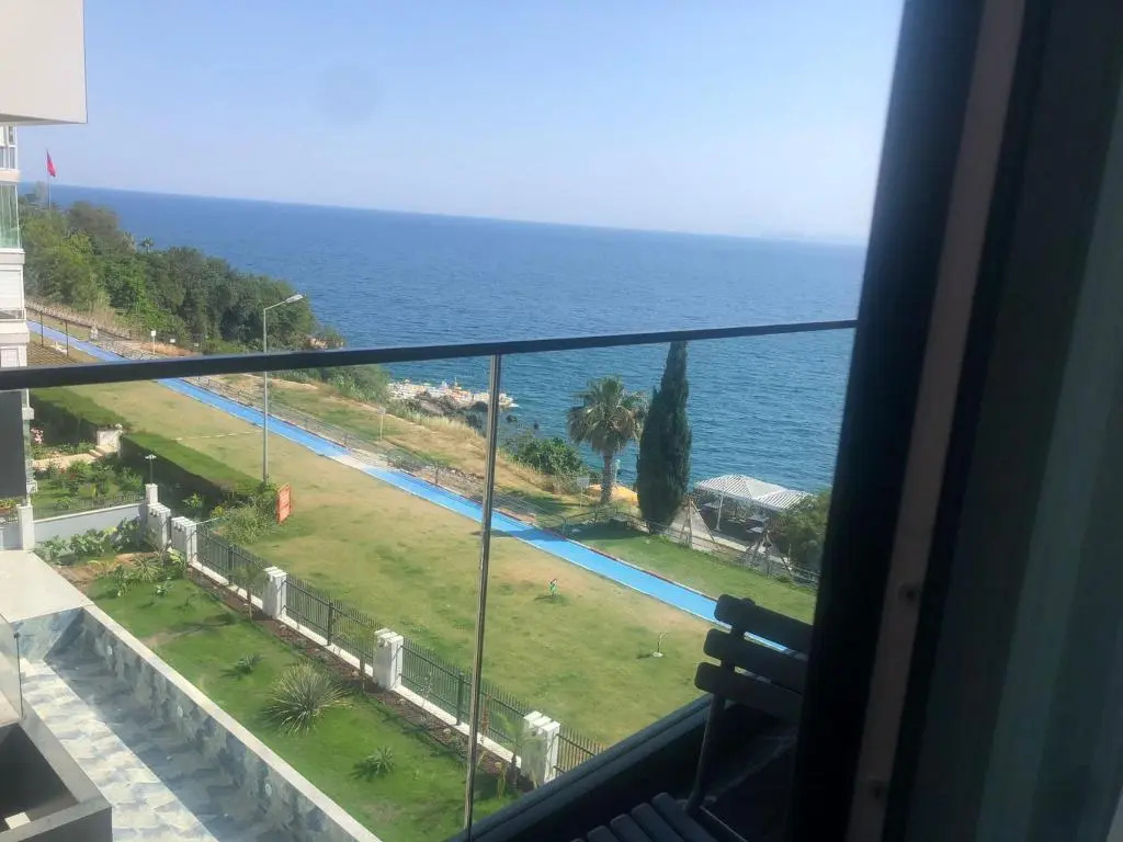 Deluxe Double room with side sea view (full double bed)