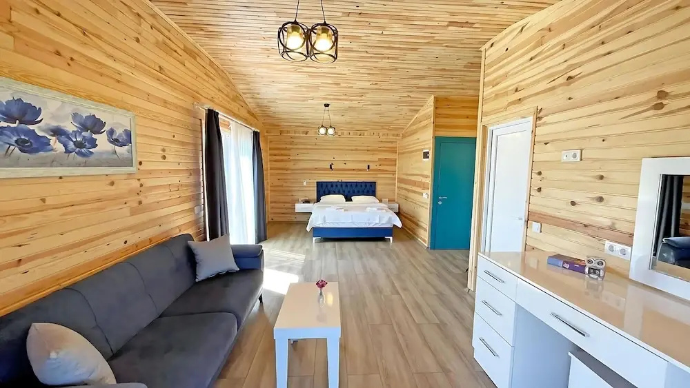 Standard Double room with balcony (full double bed)