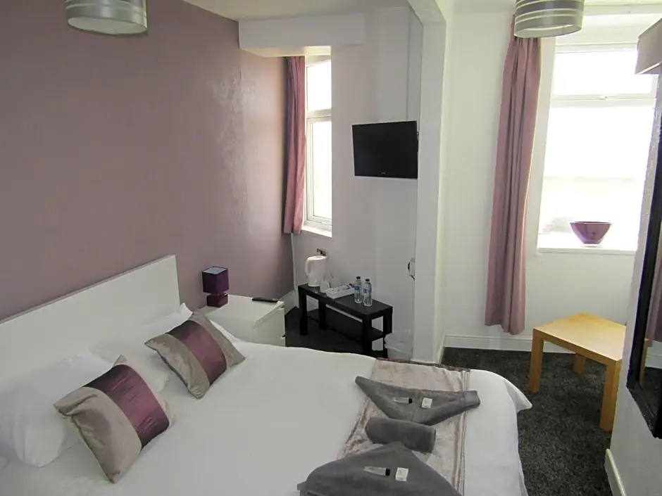 Standard Double room with sea view (full double bed)
