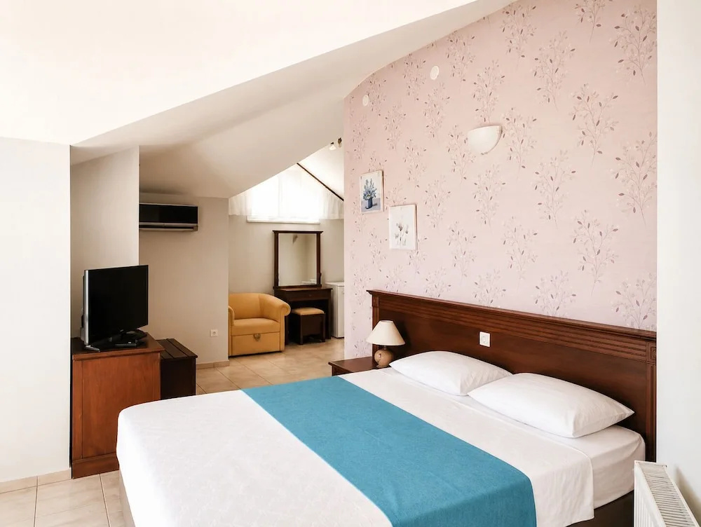 Deluxe Double room with balcony and with sea view (full double bed)