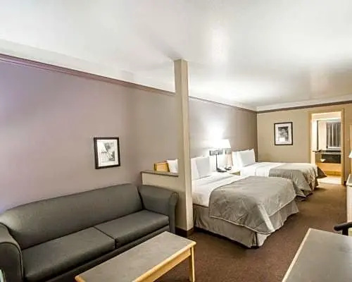 Quadruple Suite with pool view