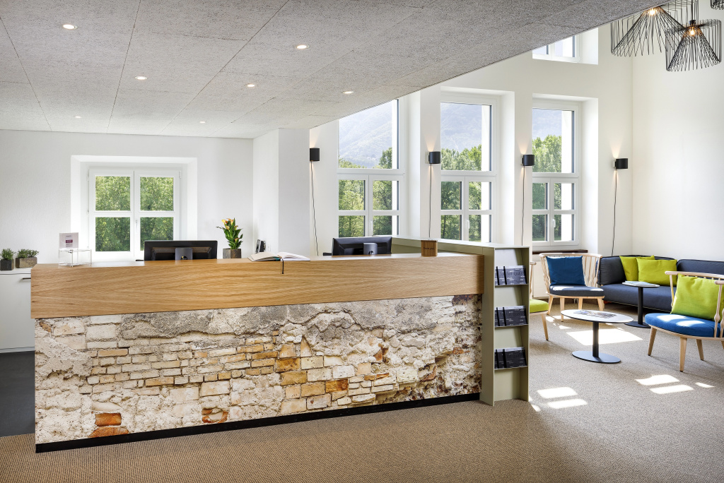 Lobby & Reception