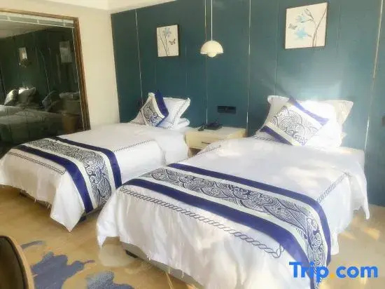 Standard Double room with lake view (twin beds)