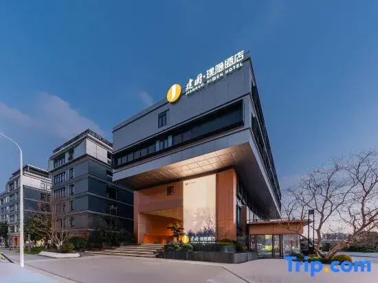 Jianguo Hidden Hotel (Shanghai Caolu GuTang Road Metro Station)