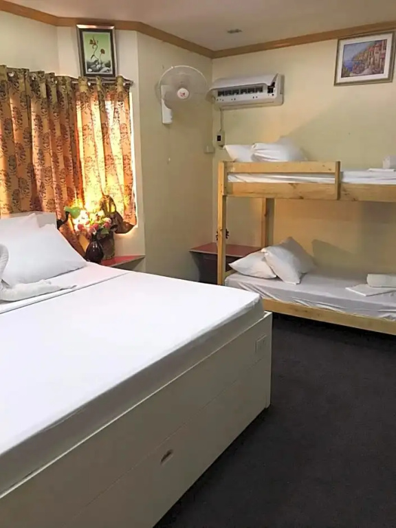 Deluxe Family Suite