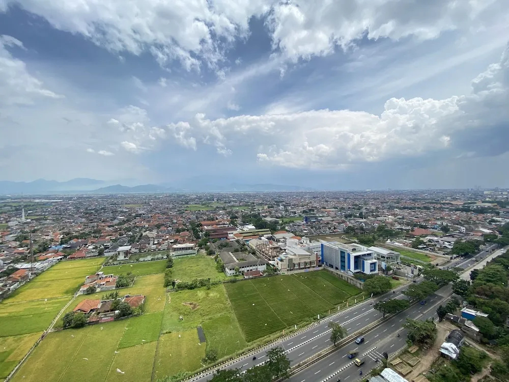 Bright 2Br At Tamansari Panoramic Apartment