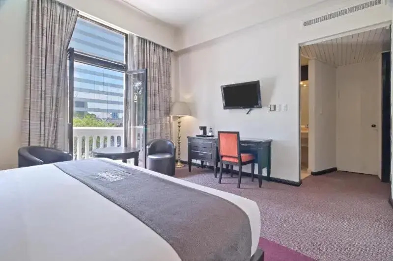 Executive Double Suite with balcony (full double bed)