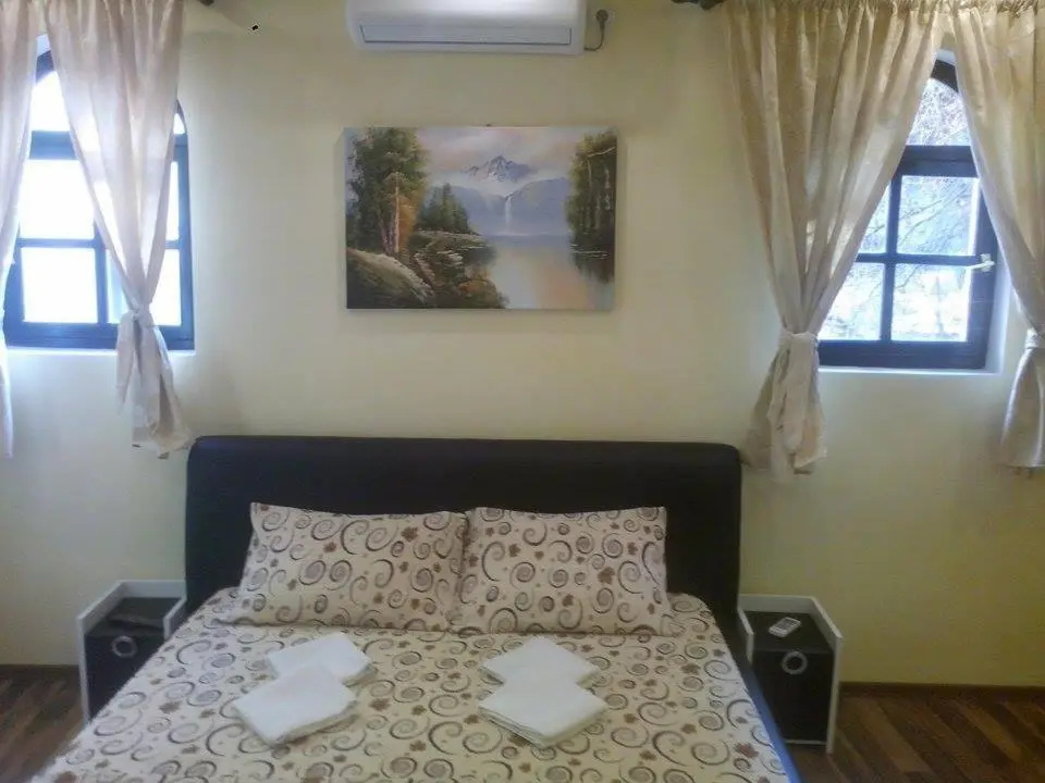 Deluxe Studio