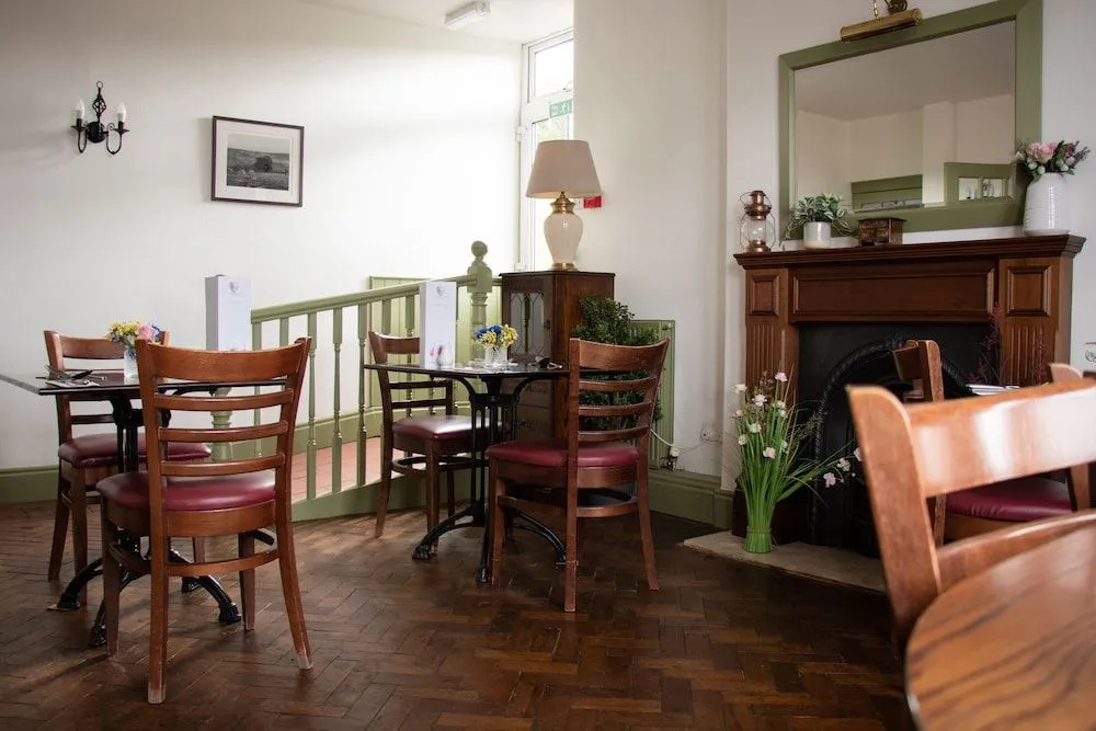 The Fox and Hounds - Général