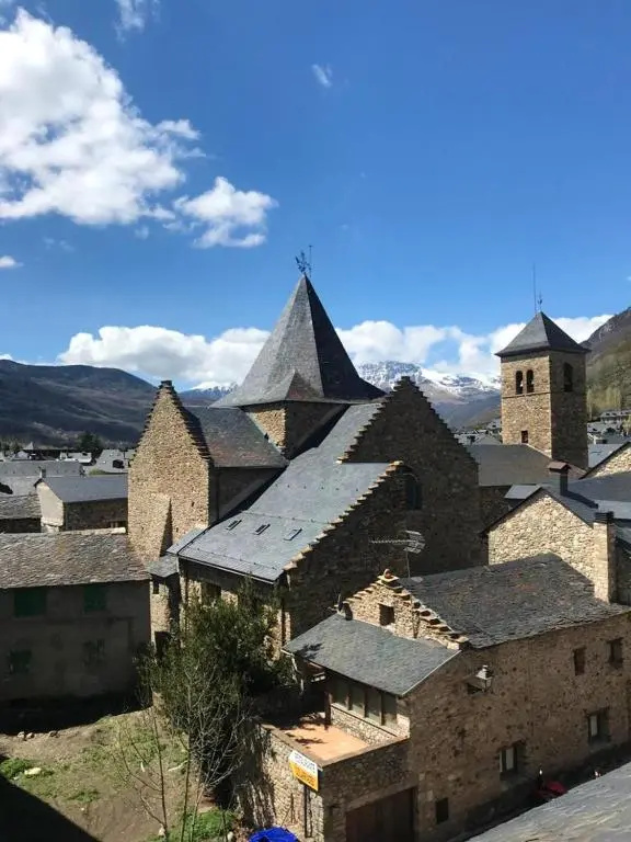2 bedrooms appartement with shared pool at Benasque