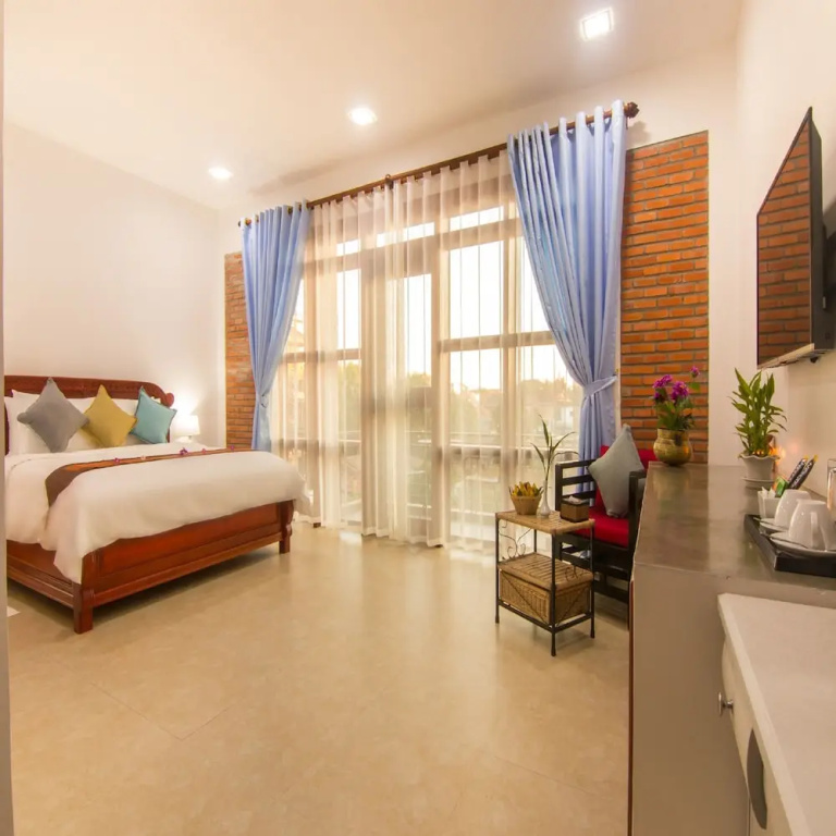 Deluxe Double room with balcony (full double bed)