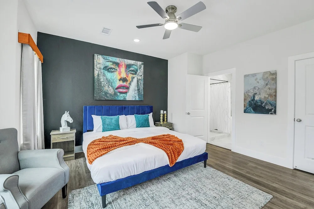 Luxury 3BR w/ Patio + Garage, Near NRG, Med Center — 2