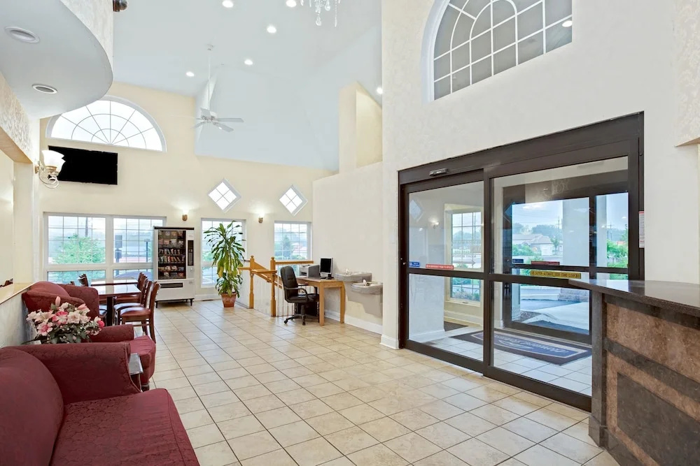 Lobby & Reception