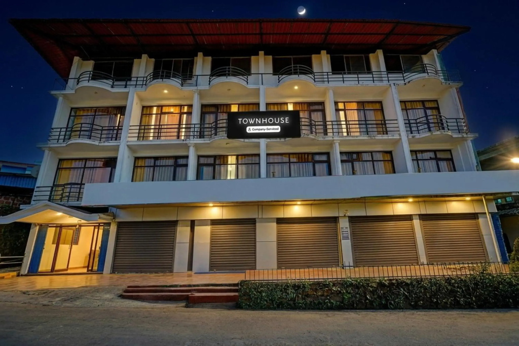 OYO 13581 Hotel Raj