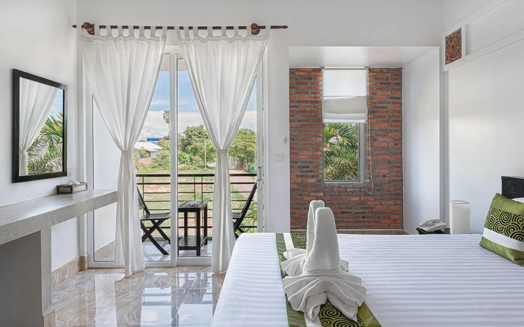 Superior Double room with balcony (full double bed)