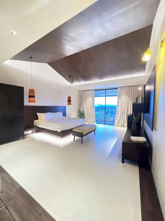 Executive Suite with mountain view