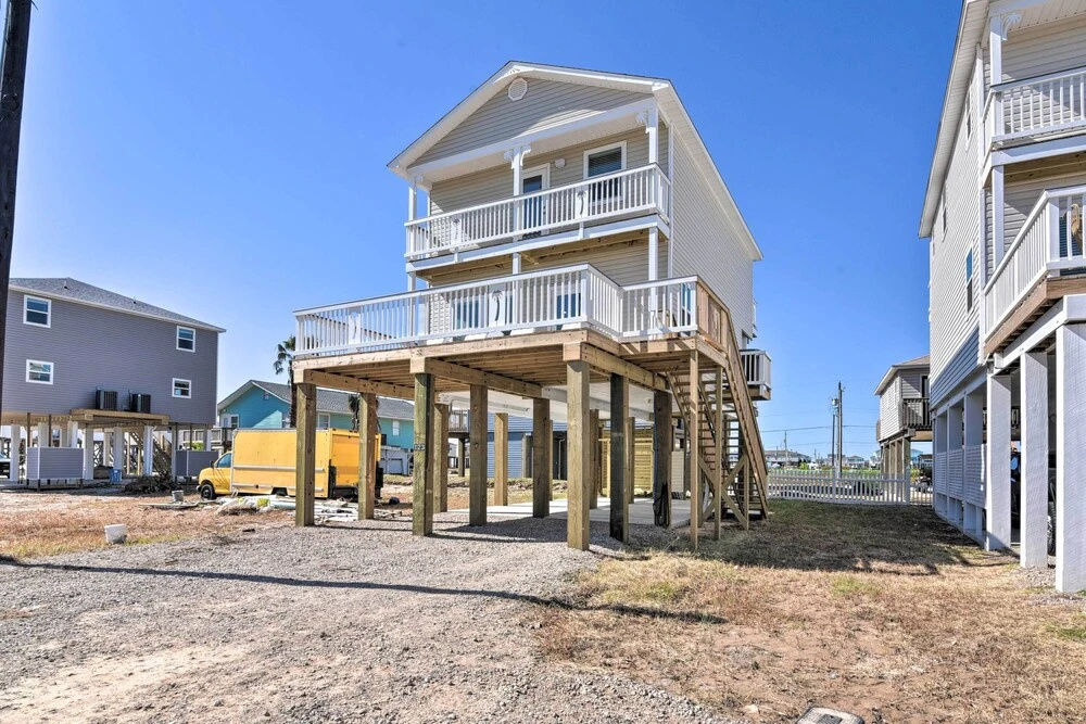 1 Min Walk to Beach: A Surfside Beach Favorite!