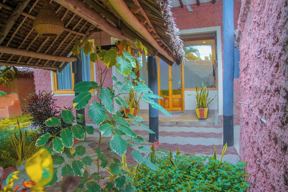 Apao Village & Resort Lodge