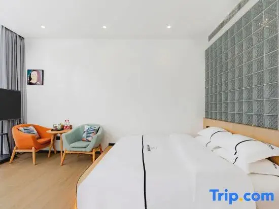Standard room with courtyard view