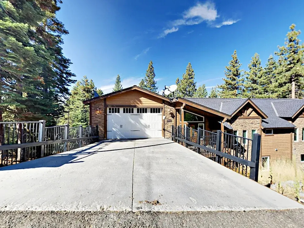 5BR Home w/ Hot Tub & Game Room