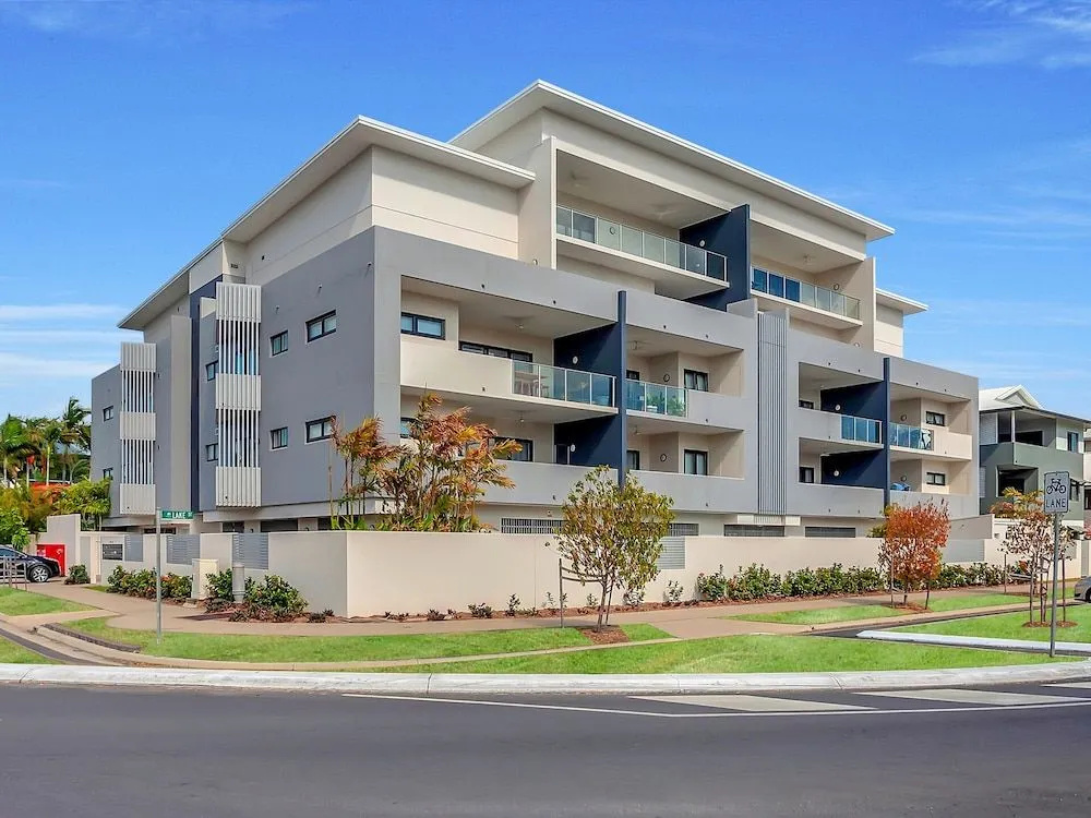Apartment Near City On Lake 3